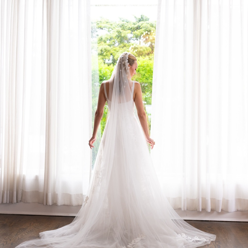 Elegant White Bridal Veil